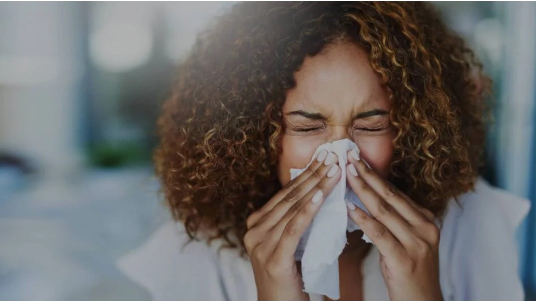 Spring allergies can be a nuisance, but there are ways to manage symptoms and reduce the impact of pollen. Check out these 7 effective tips including air purifiers, allergy medications, and more to help you breathe easier during peak pollen season.