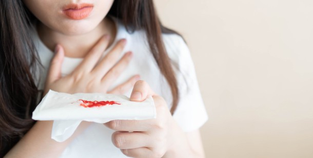 symptoms of throat bleeding